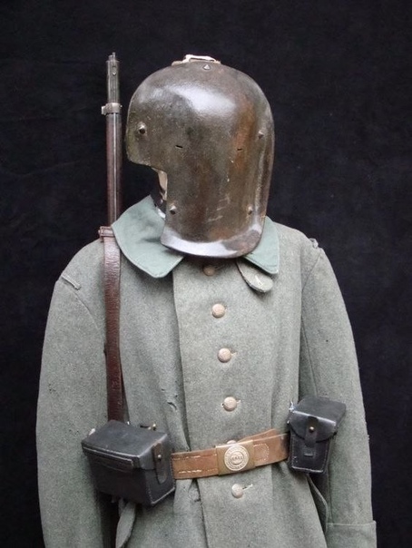Немецкая стальная маска снайпера, у которой есть вырез на правой стороне, позволяющий стрелку держать винтовку Первая мировая война (19141918).Первая мировая война была богатой и щедрой на