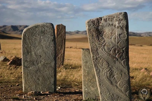 Оленный камень: загадка Бронзового века На территории Сибири и в Монголии в разное время были обнаружены странные каменные плиты с высеченными на них рисунками. Ученые долго ломали голову, что
