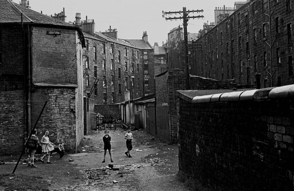 Серия фотографий Глазго, Шотландия, 1970-е. Фотограф: Nic Hedges.